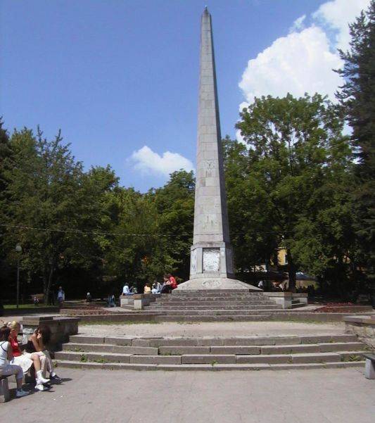 Elköltöztetnék a szovjet obeliszket