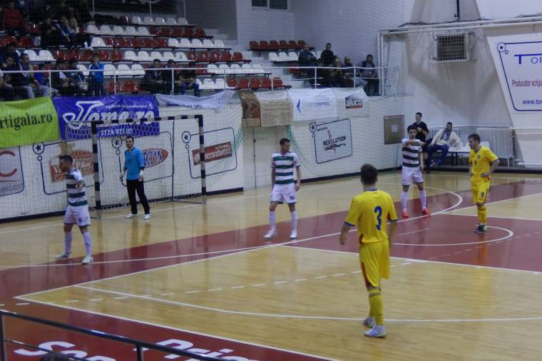 Franciákkal készülnek a futsalosok