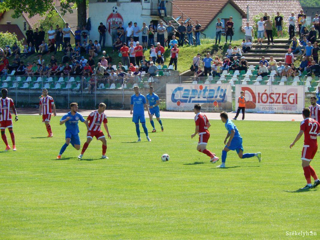 &bullet;  Fotó: Sánta Imre