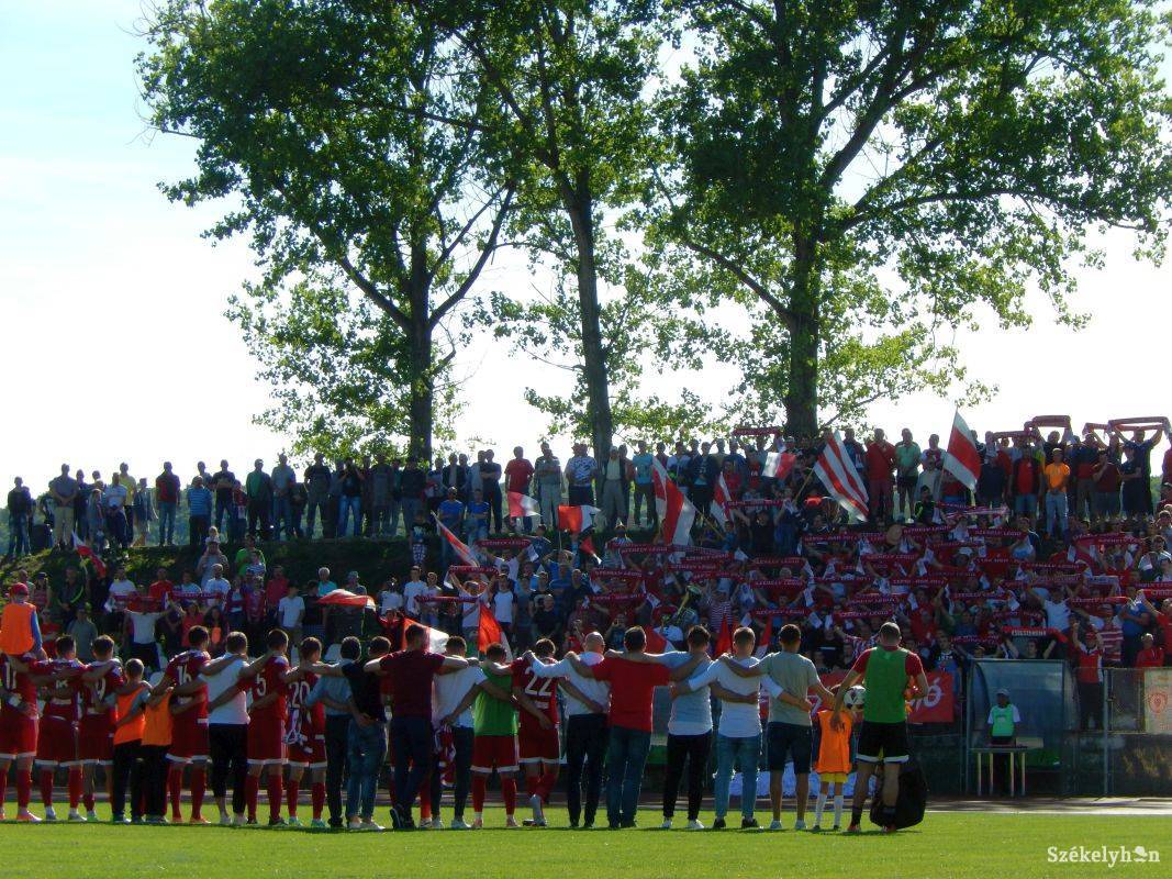 &bullet;  Fotó: Sánta Imre