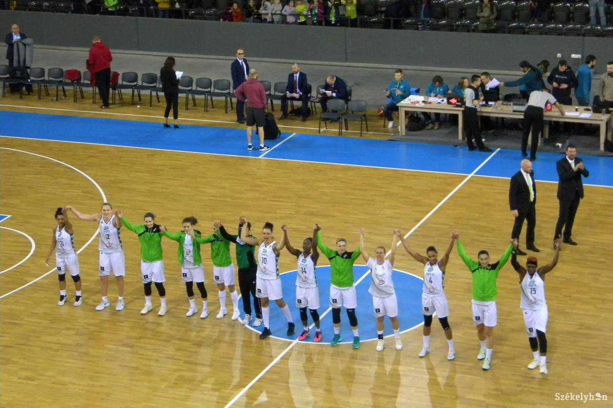 &bullet;  Fotó: Sánta Imre