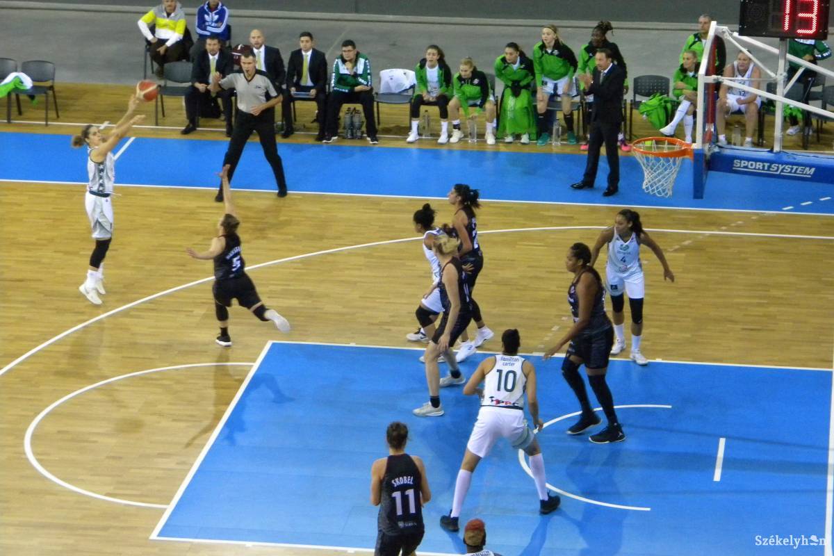 &bullet;  Fotó: Sánta Imre