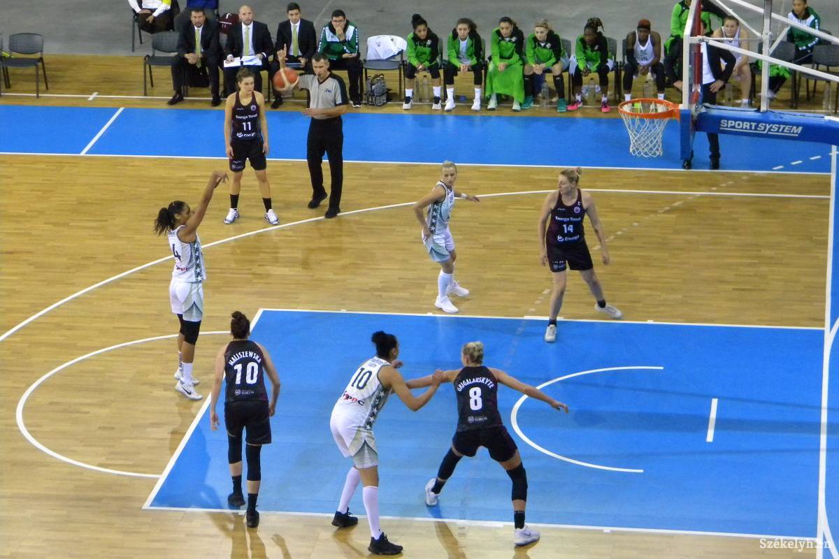 &bullet;  Fotó: Sánta Imre