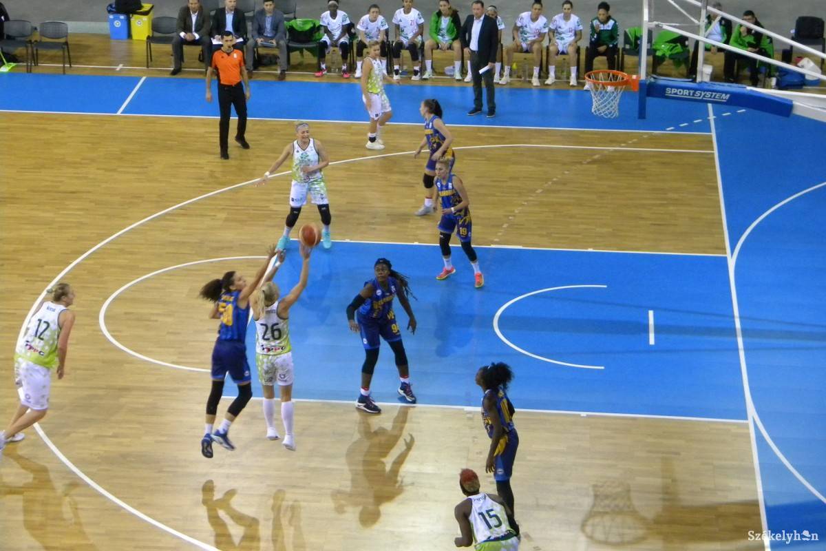 &bullet;  Fotó: Sánta Imre