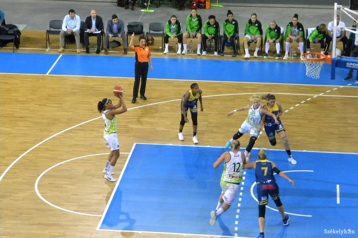 &bullet;  Fotó: Sánta Imre