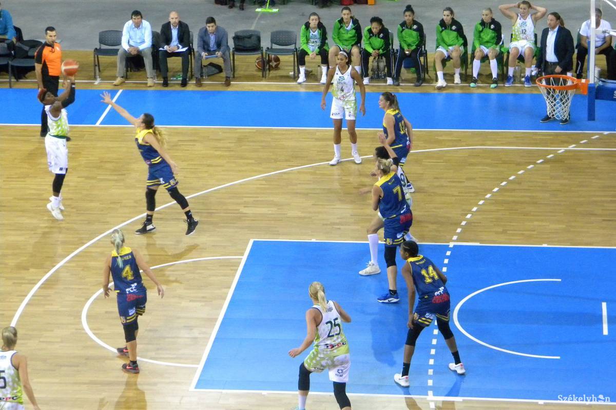 &bullet;  Fotó: Sánta Imre