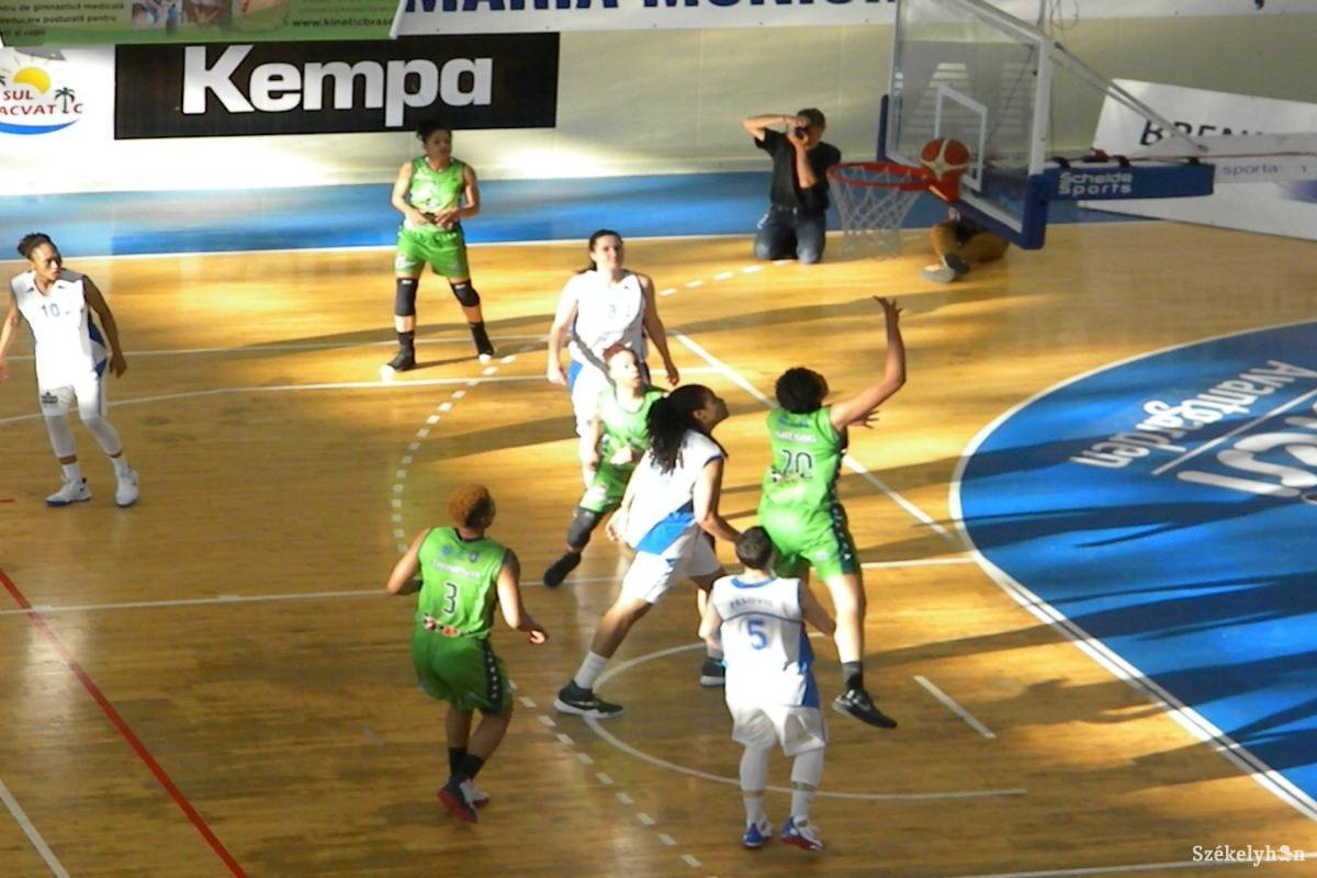 &bullet;  Fotó: Sánta Imre