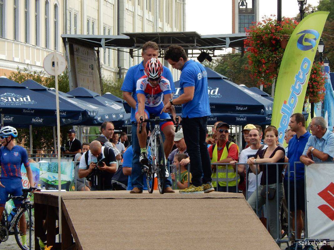 &bullet;  Fotó: Sánta Imre