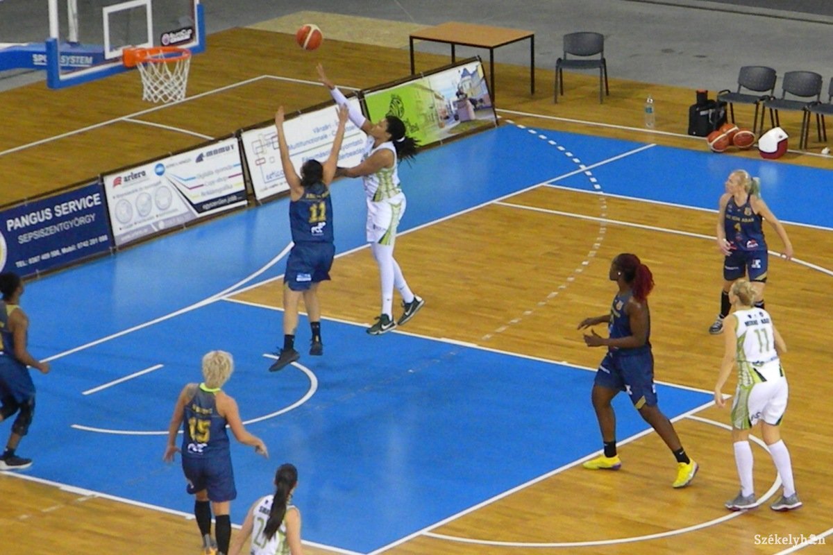 &bullet;  Fotó: Sánta Imre