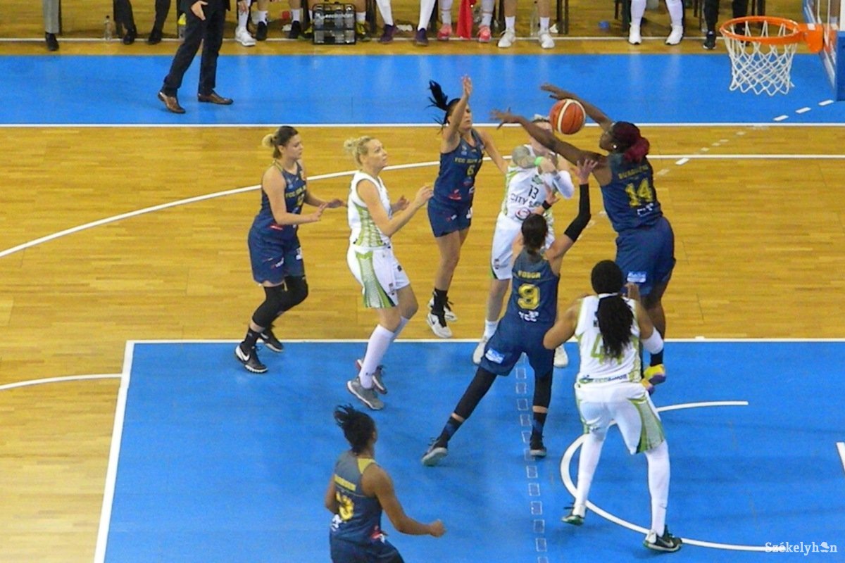 &bullet;  Fotó: Sánta Imre