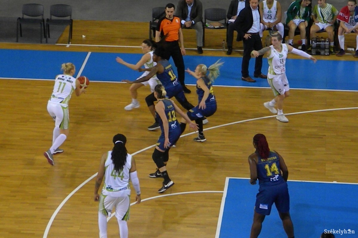 &bullet;  Fotó: Sánta Imre