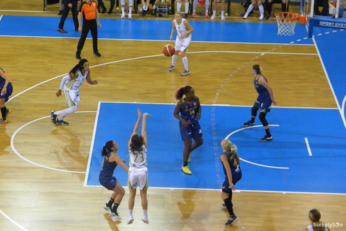 &bullet;  Fotó: Sánta Imre