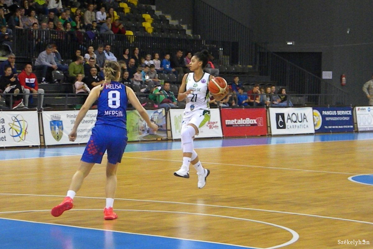 &bullet;  Fotó: Sánta Imre