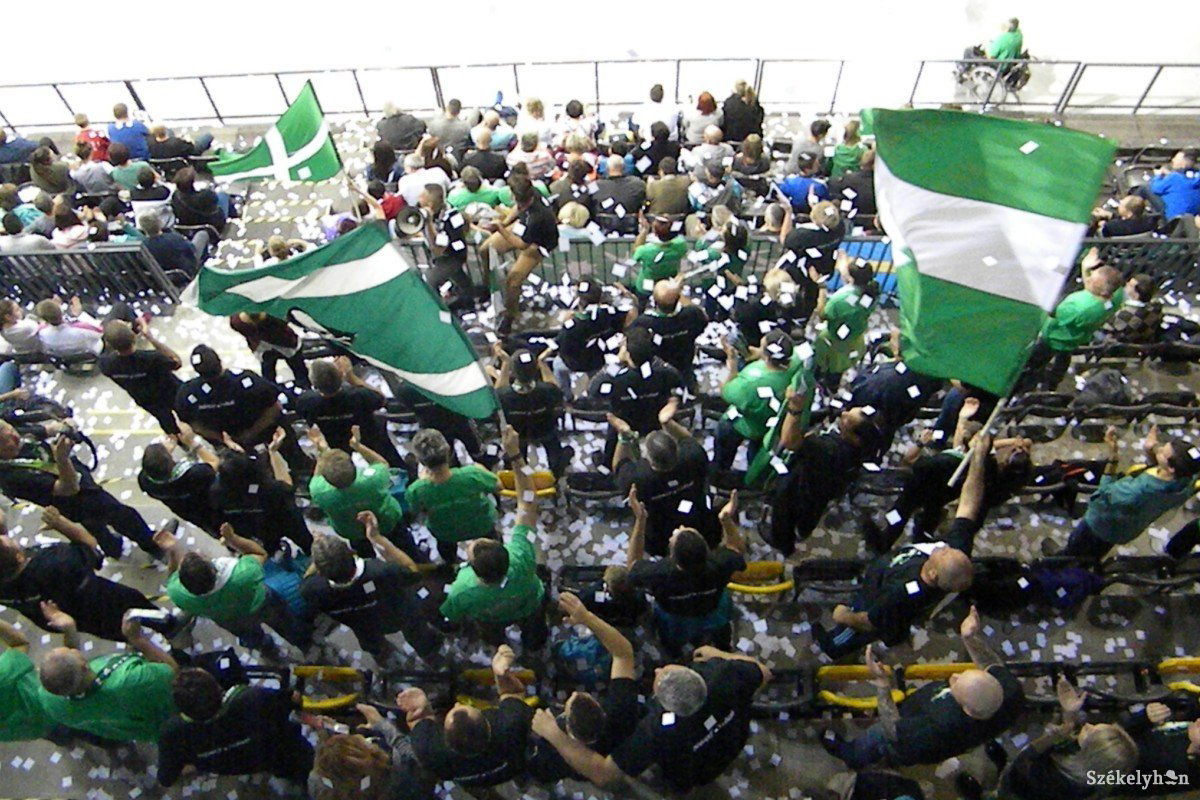 &bullet;  Fotó: Sánta Imre