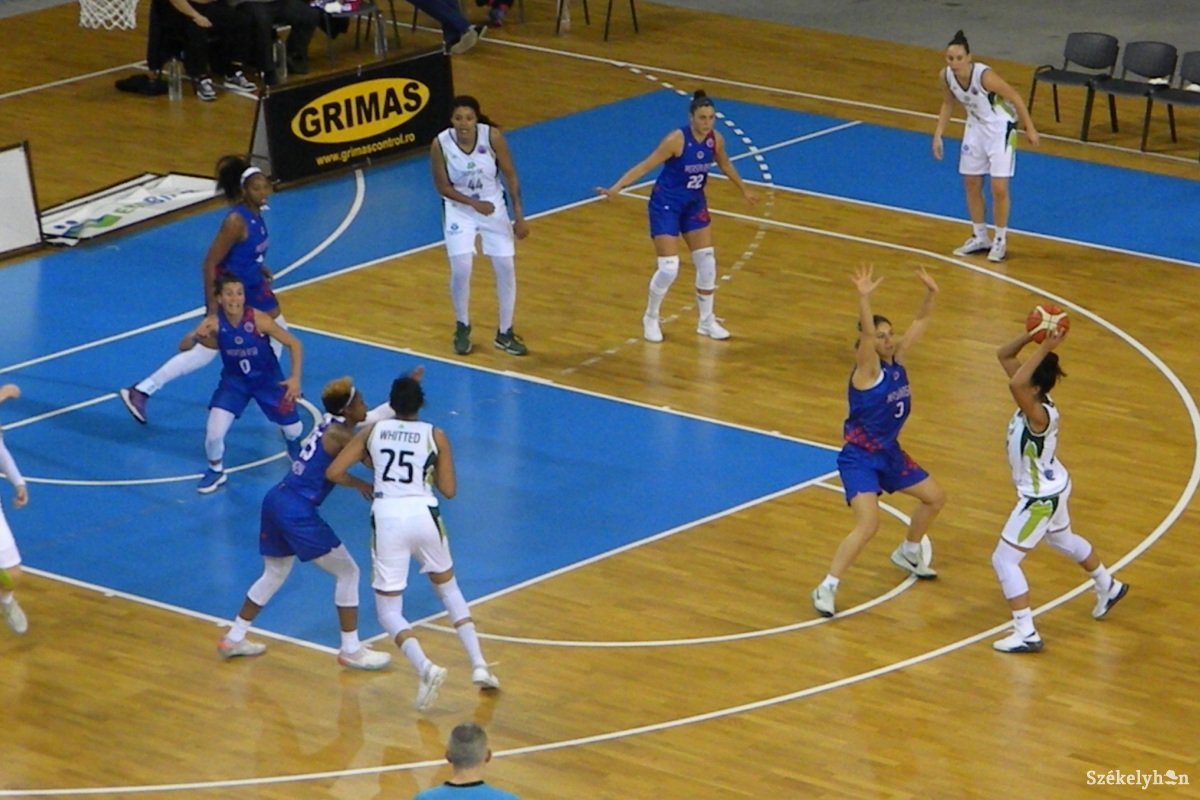 &bullet;  Fotó: Sánta Imre