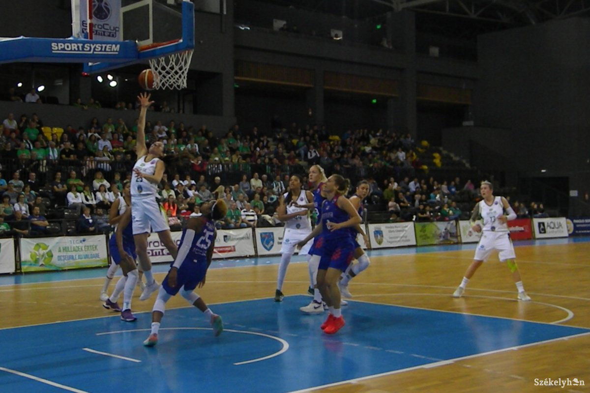 &bullet;  Fotó: Sánta Imre