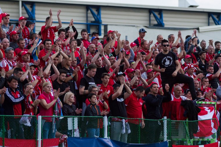 A lelátókon felcsendülő székely himnusz miatt panaszkodik a bodzafordulói szenátor