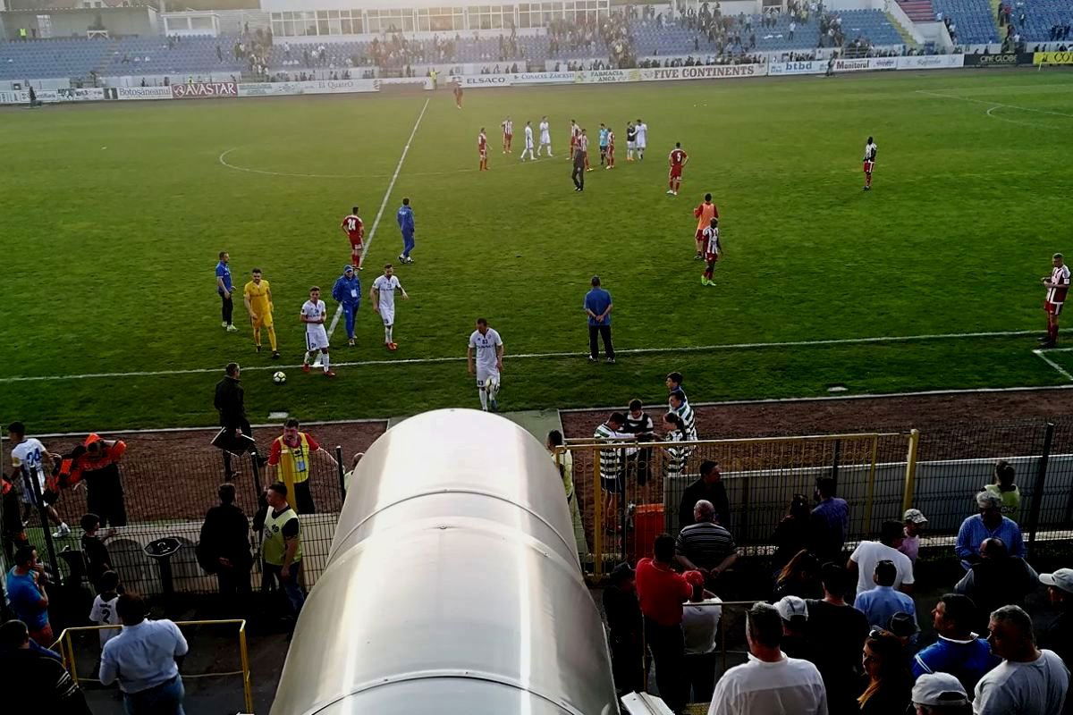 Bánatosan vonult le a pályáról mindkét együttes •  Fotó: Facecook/FC Botoșani