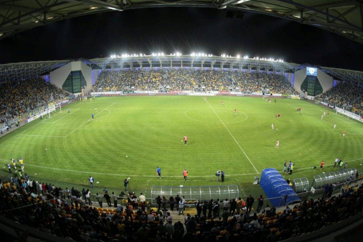 A 2011-ben felújított, 15.500 férőhelyes sportlétesítmény lesz a háromszékiek ideiglenes otthona •  Fotó: Facebook/StadionulIlieOana