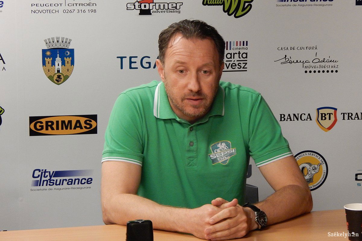 &bullet;  Fotó: Sánta Imre