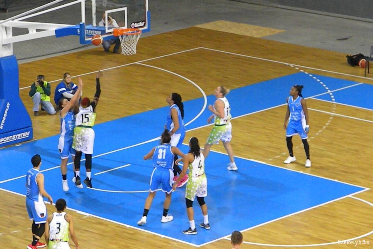 &bullet;  Fotó: Sánta Imre