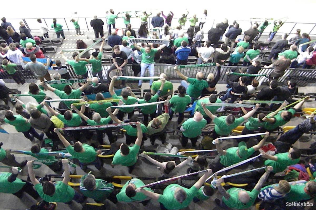 Újból zengeni fog a sportcsarnok a háromszéki csapat szurkolóinak buzdításától. Archív &bullet;  Fotó: Sánta Imre