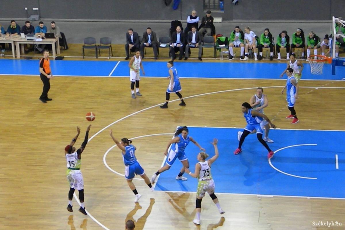 &bullet;  Fotó: Sánta Imre