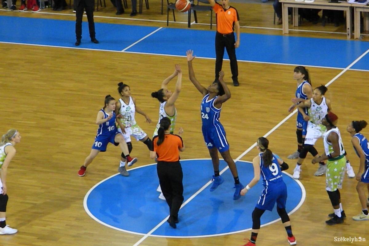 &bullet;  Fotó: Sánta Imre