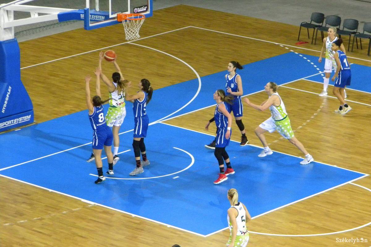 &bullet;  Fotó: Sánta Imre