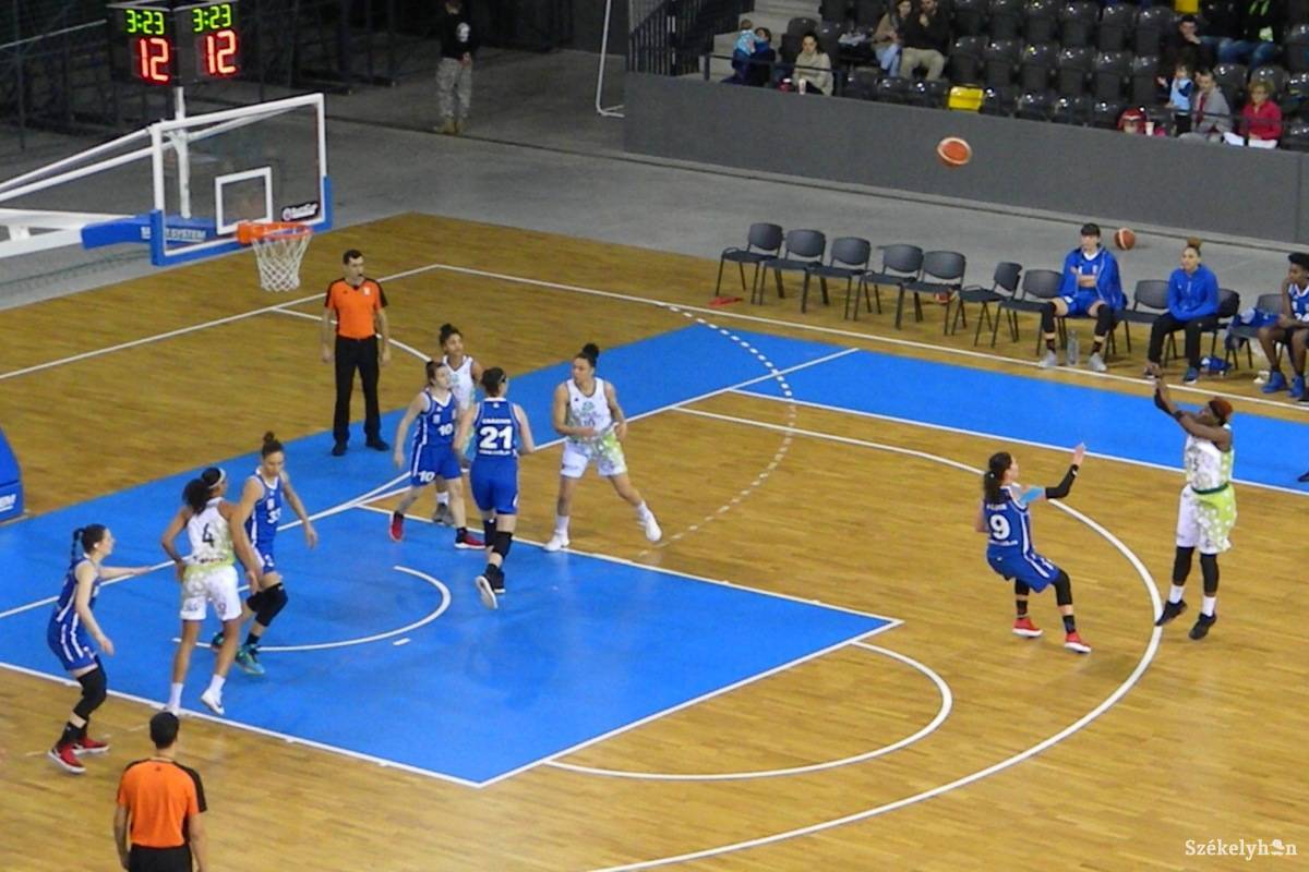 &bullet;  Fotó: Sánta Imre