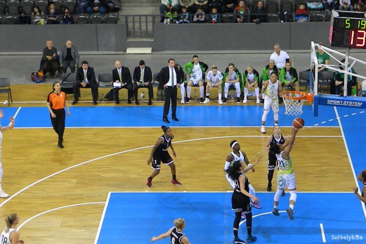 &bullet;  Fotó: Sánta Imre