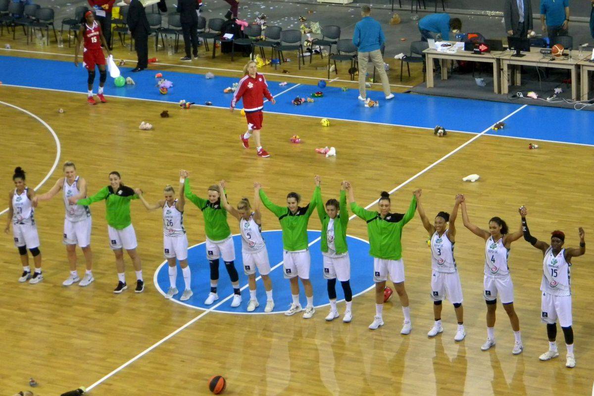 &bullet;  Fotó: Sánta Imre