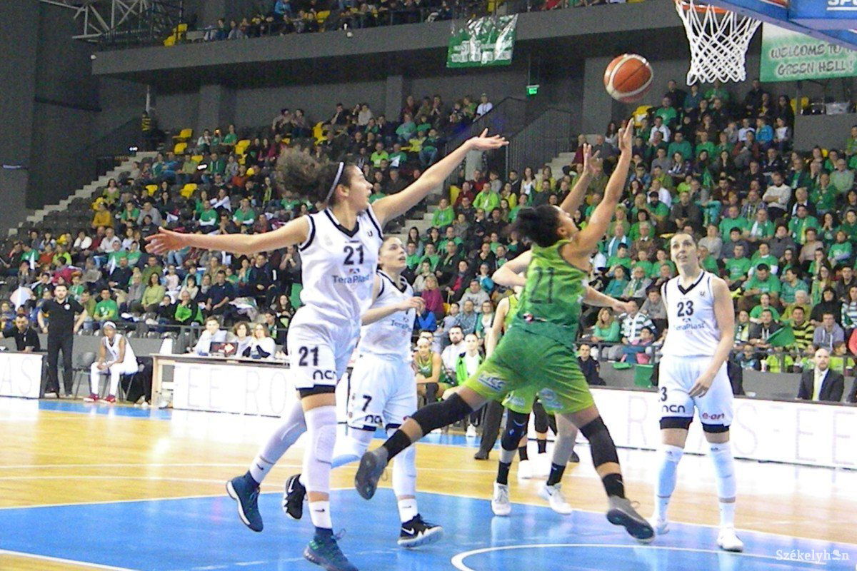 &bullet;  Fotó: Sánta Imre