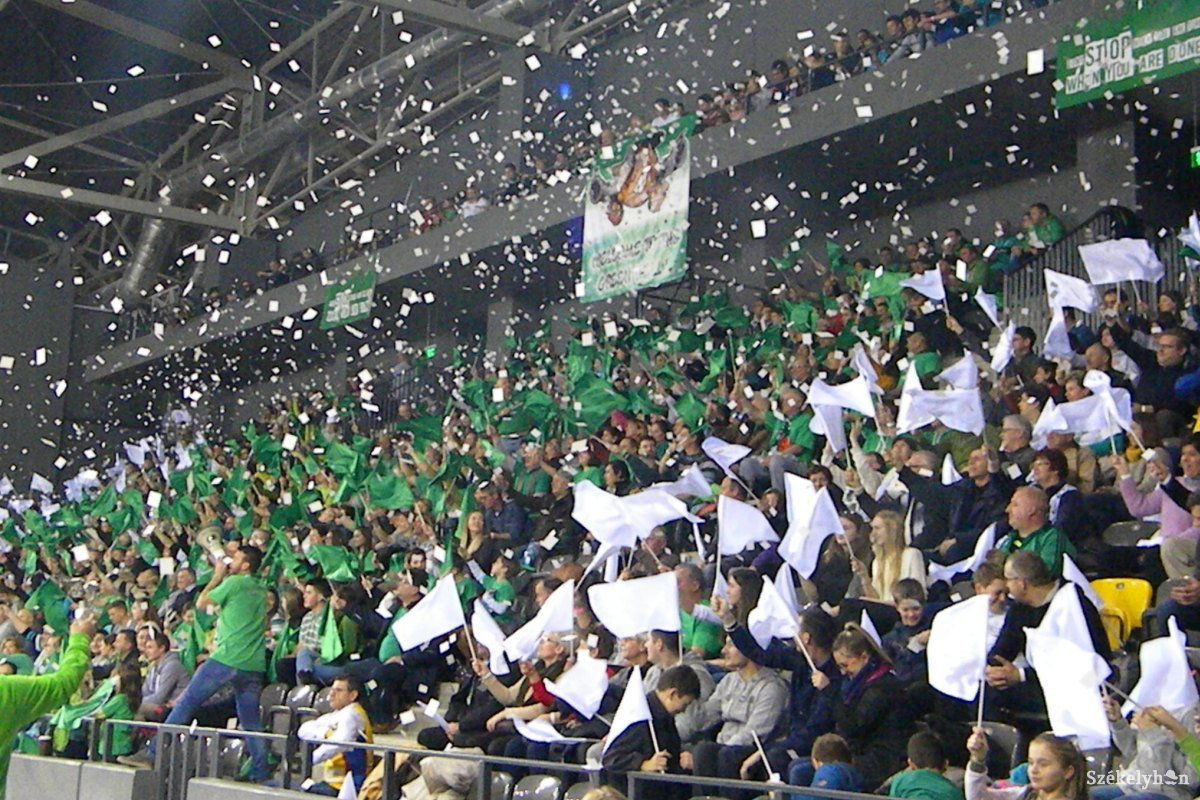 &bullet;  Fotó: Sánta Imre