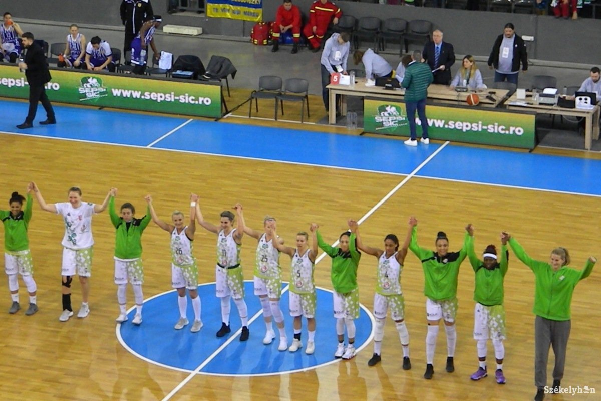 &bullet;  Fotó: Sánta Imre