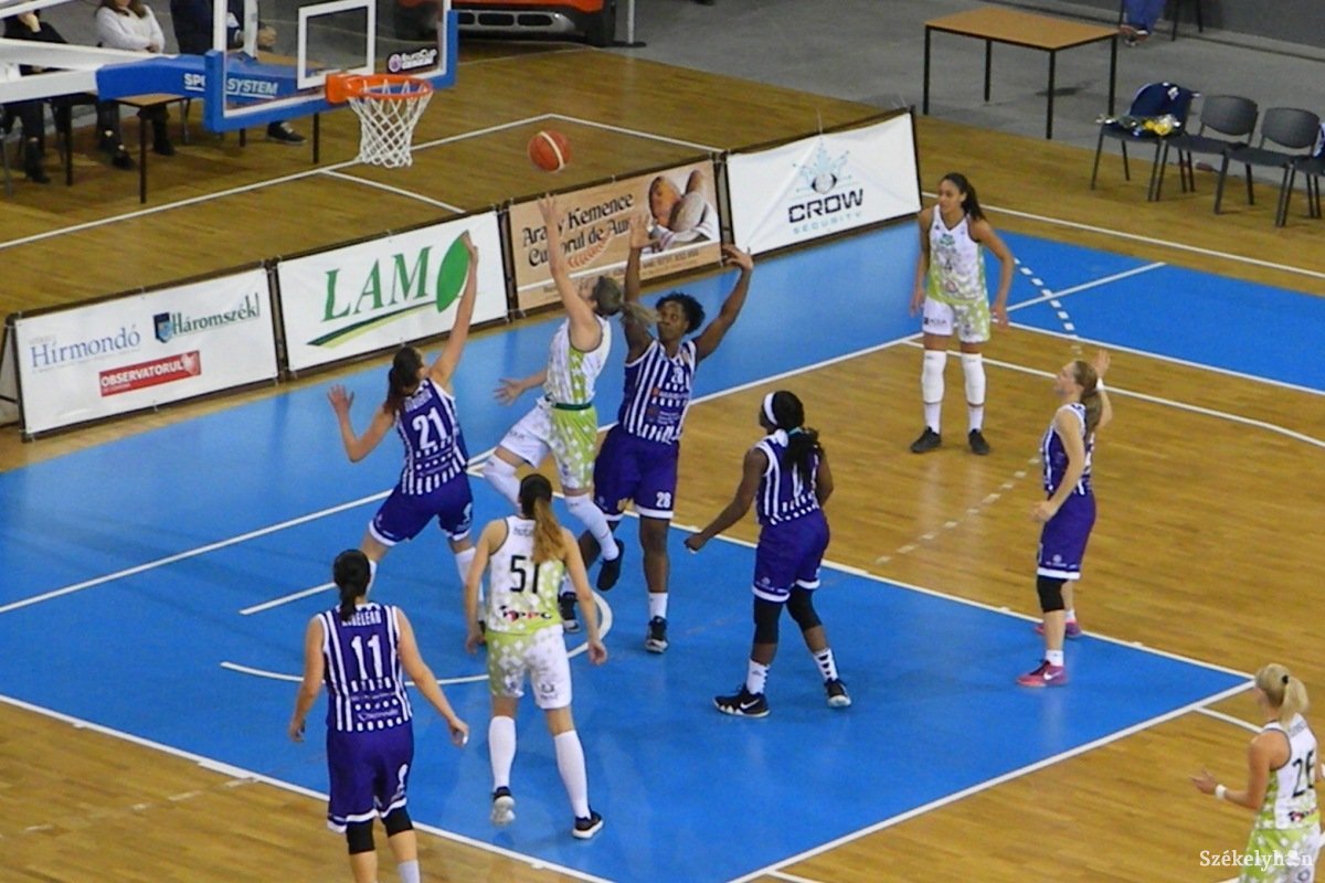 &bullet;  Fotó: Sánta Imre