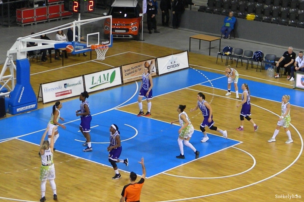 &bullet;  Fotó: Sánta Imre