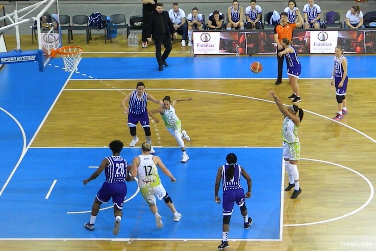 &bullet;  Fotó: Sánta Imre