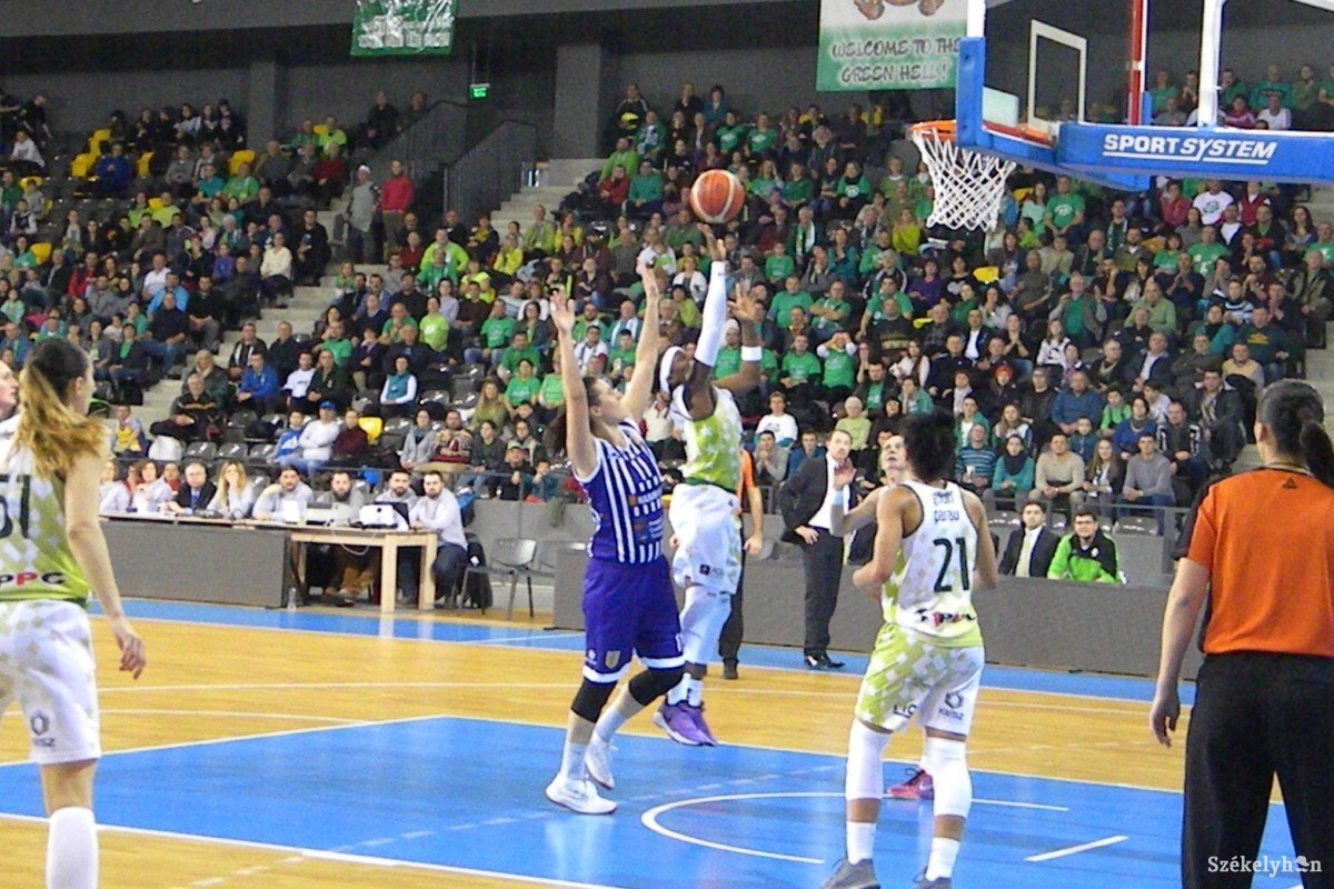 &bullet;  Fotó: Sánta Imre