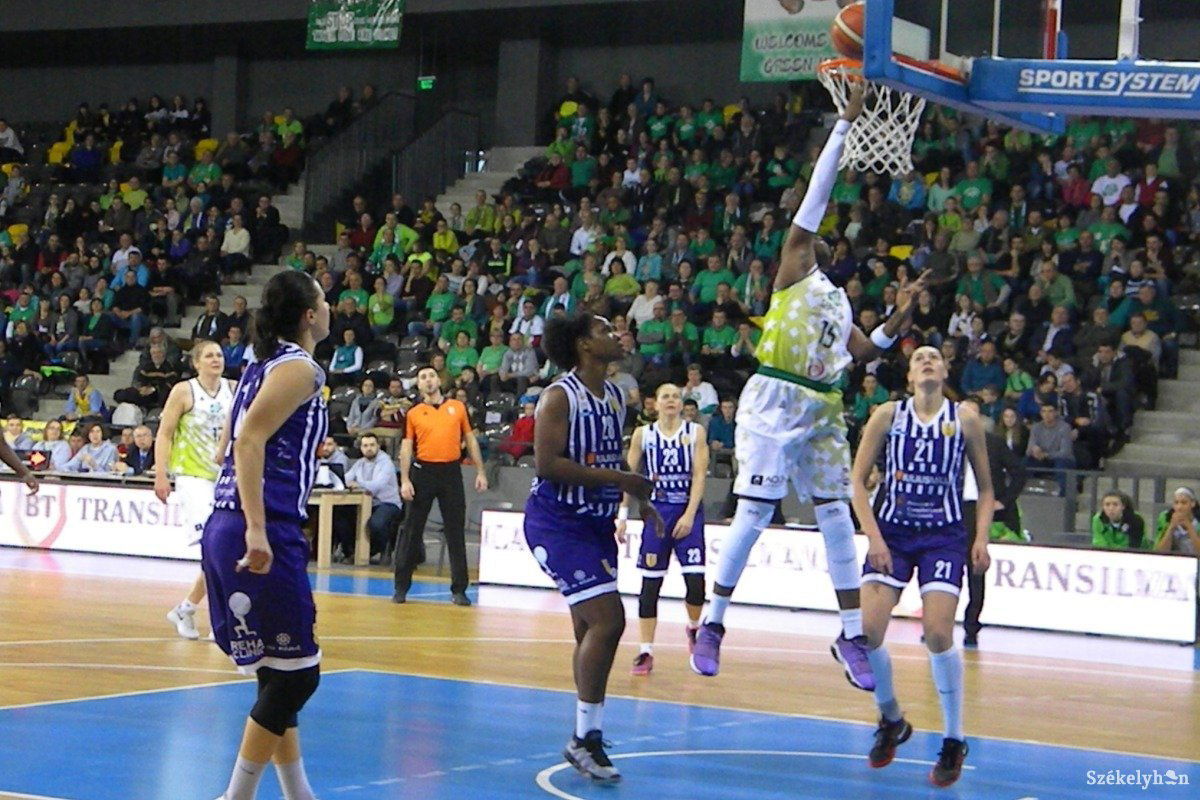 &bullet;  Fotó: Sánta Imre