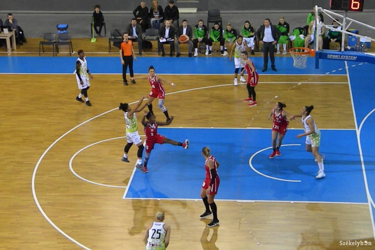 &bullet;  Fotó: Sánta Imre