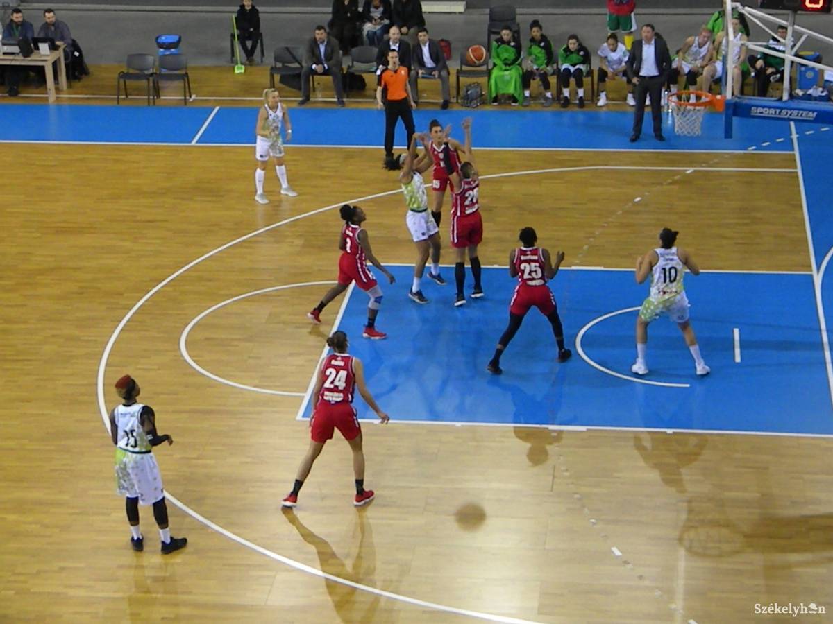 &bullet;  Fotó: Sánta Imre