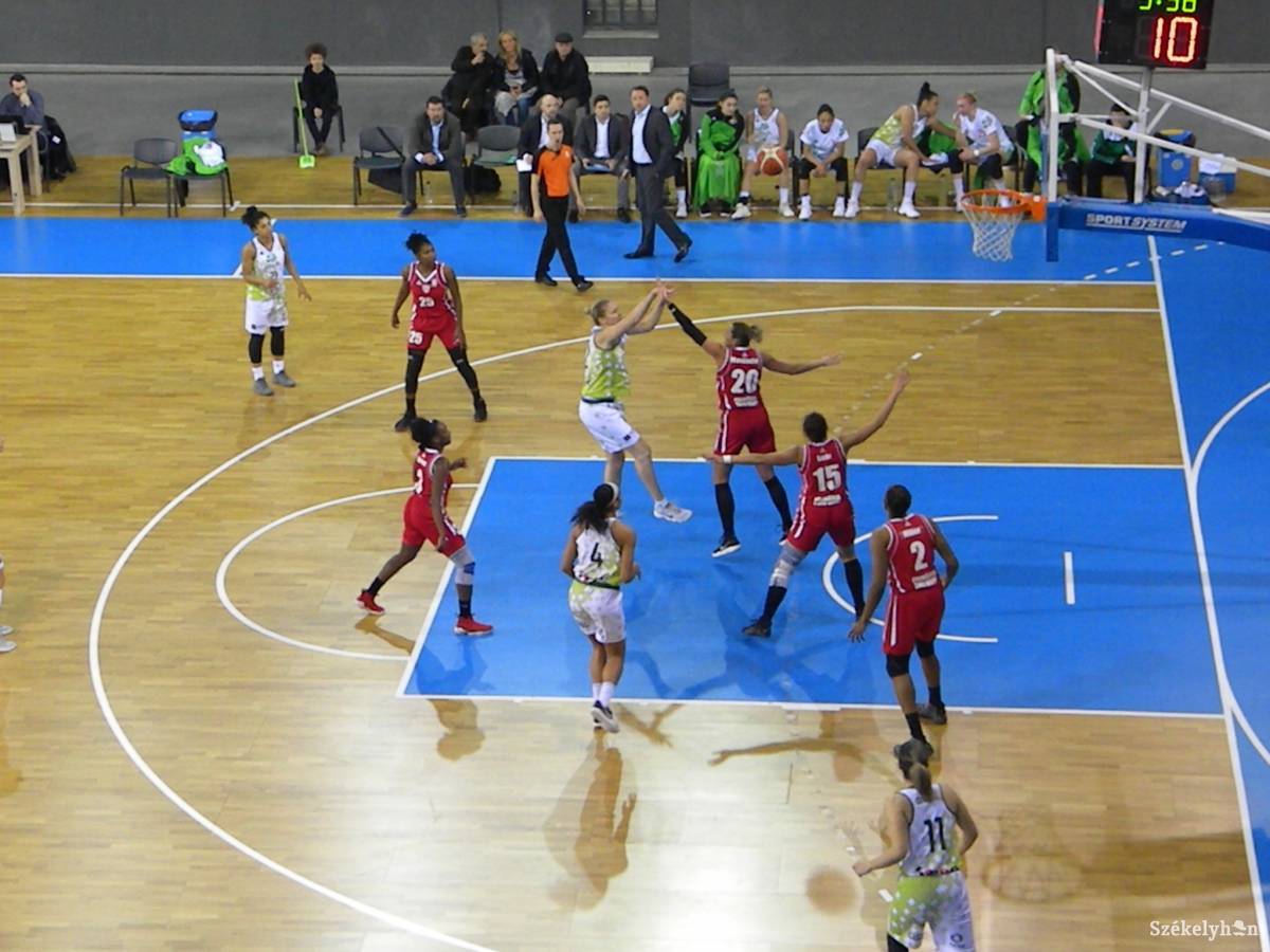 &bullet;  Fotó: Sánta Imre