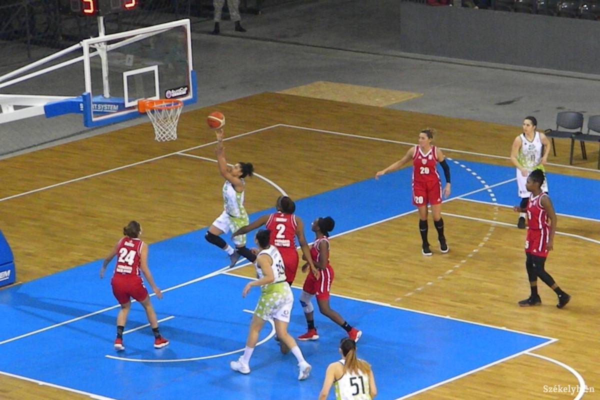 &bullet;  Fotó: Sánta Imre