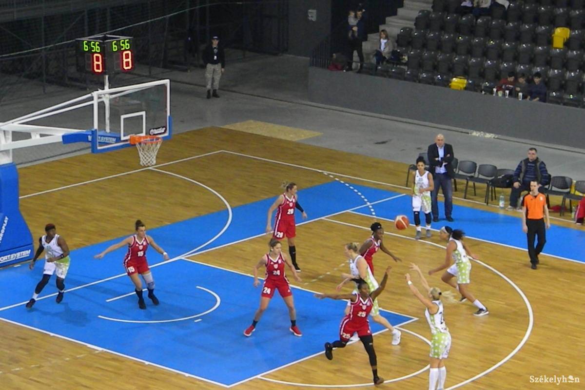 &bullet;  Fotó: Sánta Imre