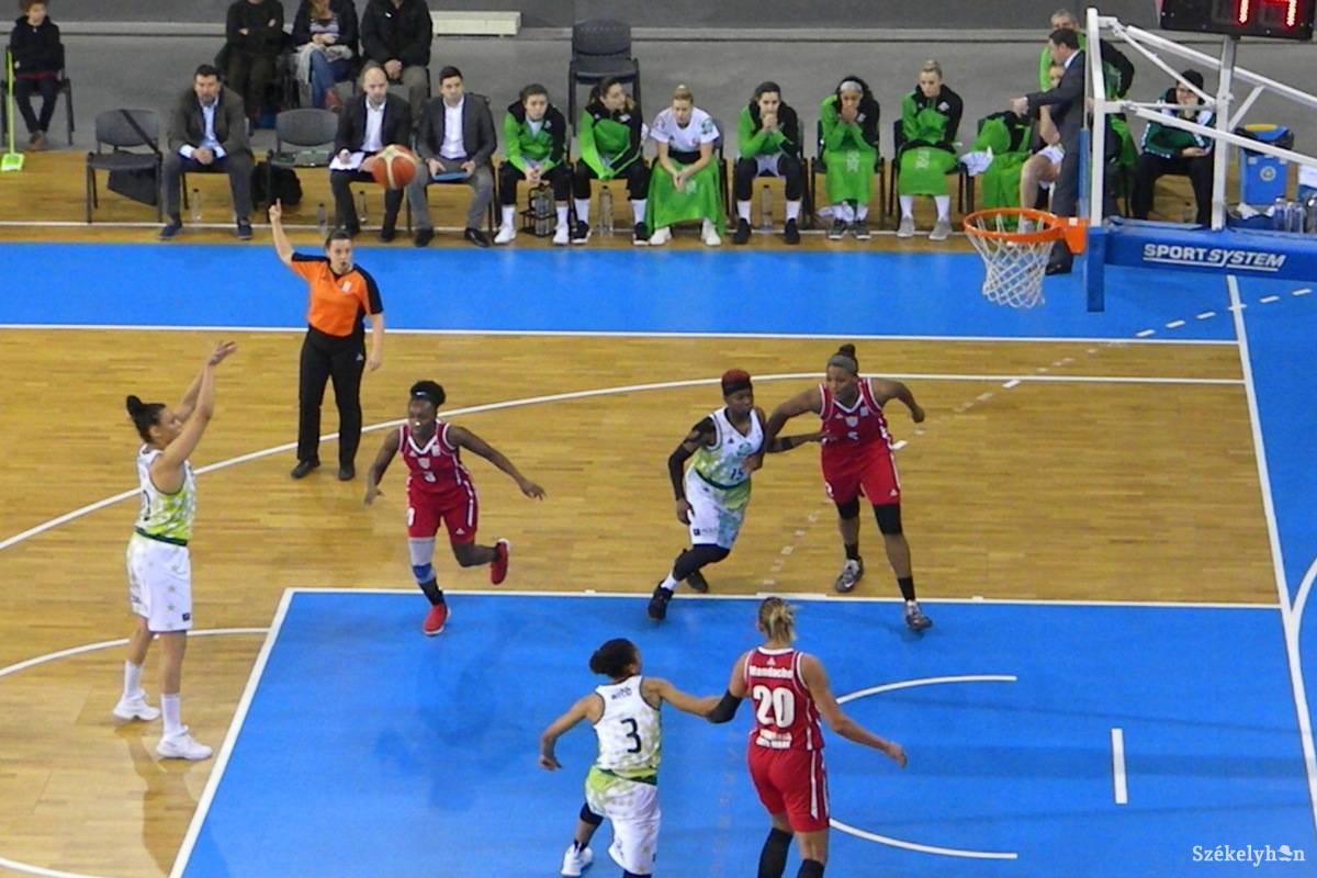 &bullet;  Fotó: Sánta Imre