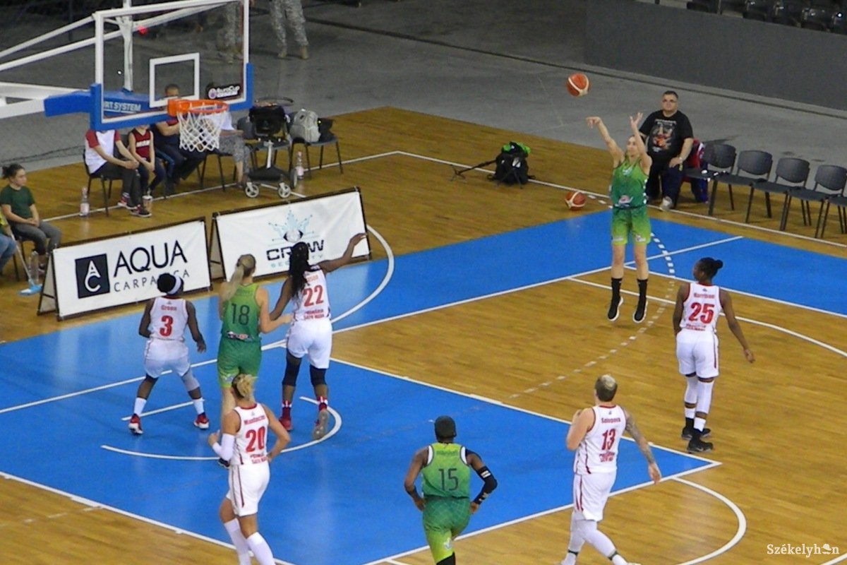 &bullet;  Fotó: Sánta Imre