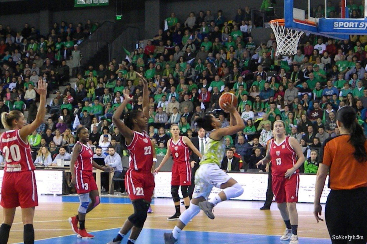 &bullet;  Fotó: Sánta Imre