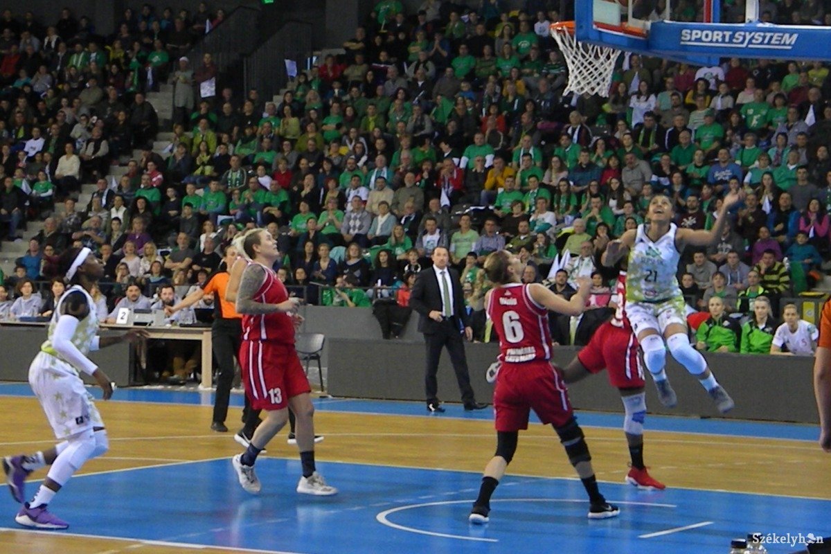 &bullet;  Fotó: Sánta Imre