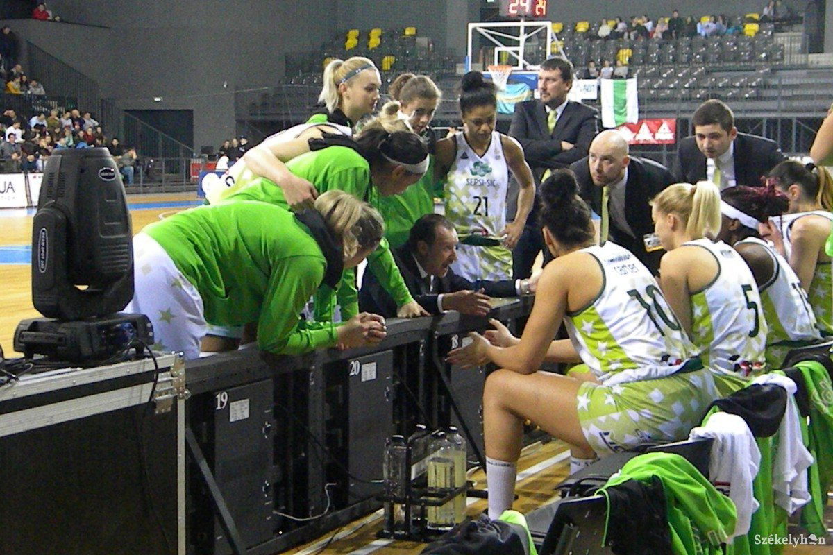 &bullet;  Fotó: Sánta Imre